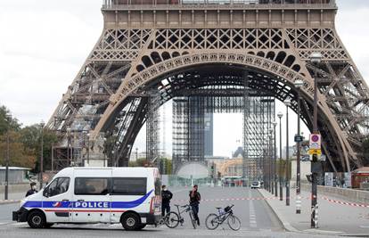 Kaos u Parizu: Evakuirali ljude kod Eiffela zbog dojave o bombi