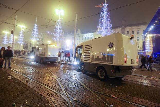 Zagreb: Nakon proslave Nove godine ostala je velika količina otpada