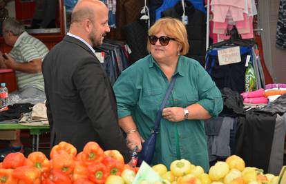 Bjelovar: Maras i Mrak Taritaš slikali se s ljudima na tržnici