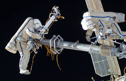 Ruski kozmonauti prošetali su svemirom, šetnja trajala 6 sati