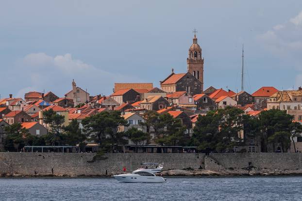 Pogled na grad Korčulu
