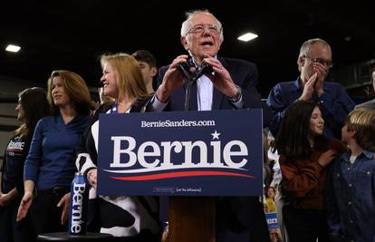 Nakon poraza na predizborima, Sanders radi analizu kampanje