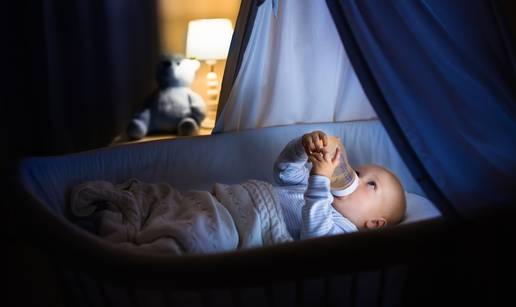 Noćna hranjenja: Ne bude se bebe samo zato što su gladne