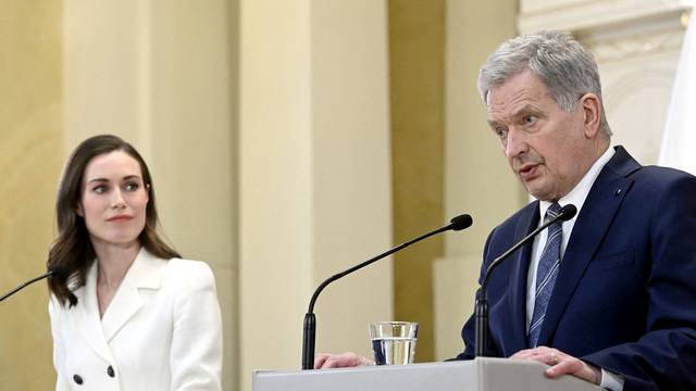 Finland's Prime Minister Sanna Marin and Finland's President Sauli Niinisto attend a joint news conference on Finland's security policy decisions at the Presidential Palace in Helsinki