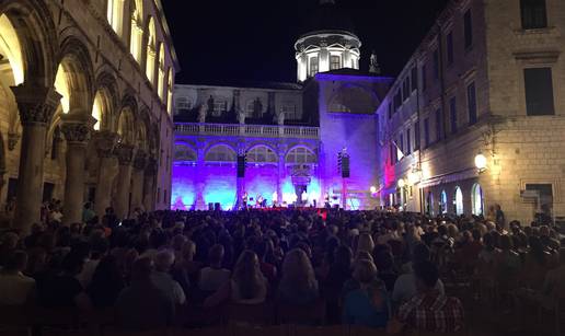 Stotine obožavatelja uživalo je u pjesmama najboljih klapa