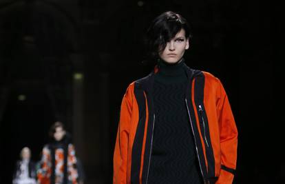 Dries Van Noten: Elegancija je stigla u jarkim bojama i grafici