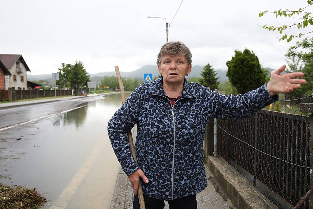 FOTO Kritično u okolici Ivanca: 'Jadna sam, malo nedostaje da voda uđe u kuću. Katastrofa...'