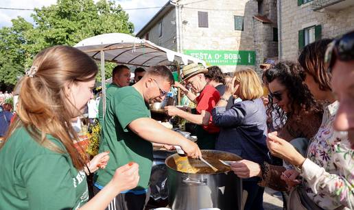 FOTO Pogledajte kako je izgledala tradicionalna 'Fešta o bobu' u Kaštelu Kambelovcu