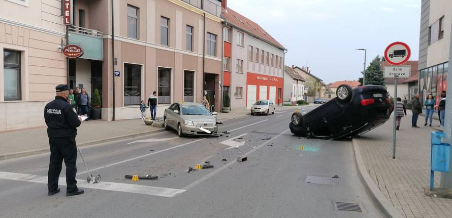 Sudario se s drugim autom pa preletio betonski odvod: 'Sreća pa je samo lakše udario glavu'