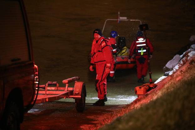 Zagreb: Zbog loših vremenskih uvjeta obustavljena potraga u rijeci Savi