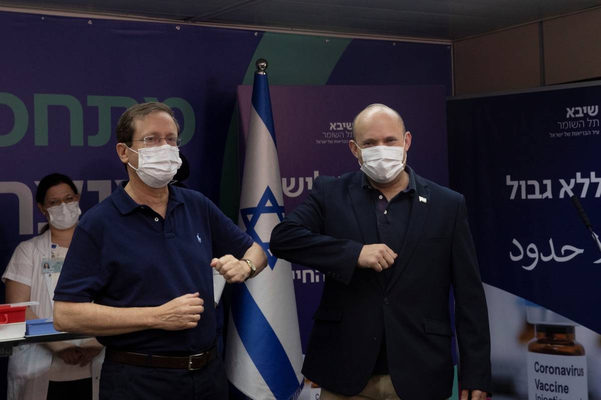 Izraelski predsjednik primio treću dozu cjepiva, pozvao starije od 60 da učine isto