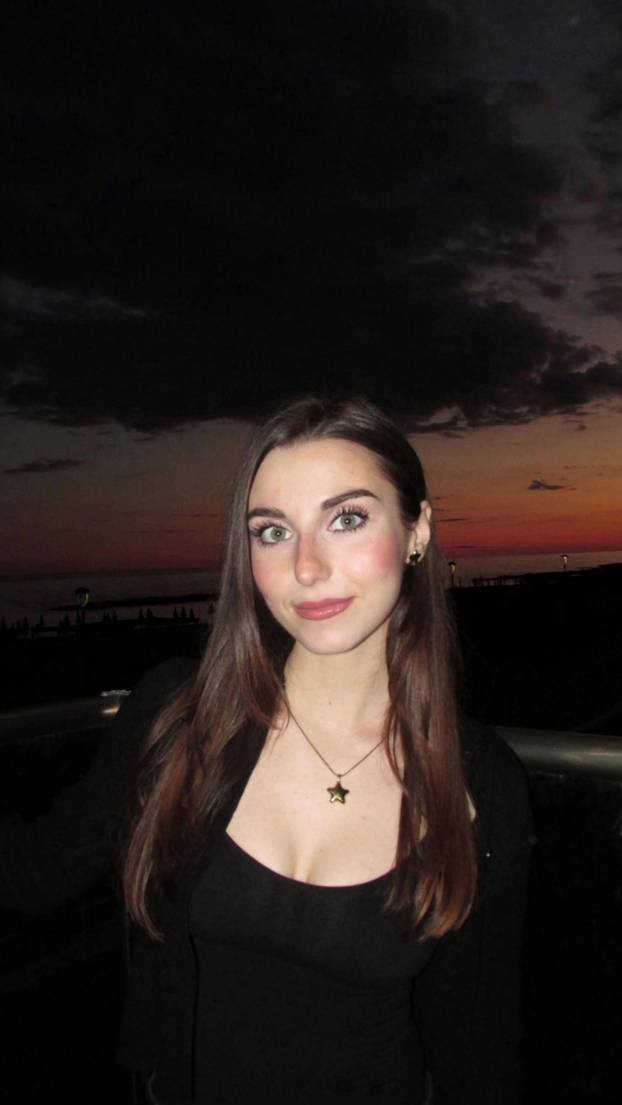 FOTO Zbog nje bi svi u zaleđe. Tange i zastavica su joj rekviziti