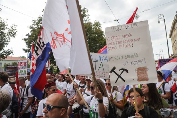 Zagreb: Veliki prosvjed u Zagrebu zbog zagađenja i opasnog otpada u Lici