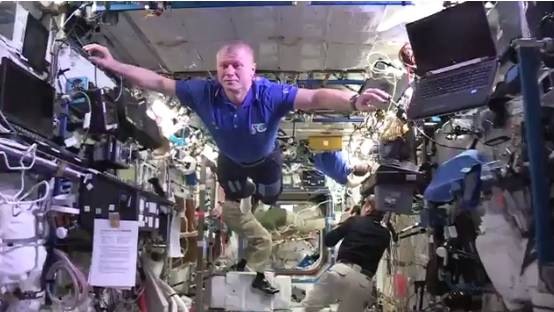 Cijela postaja se zamrznula za svemirski mannequin challenge