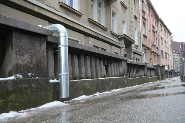 Zagreb: Najneobičnije rješenje žljebova na zgradi u Petrovoj iznenadilo građane