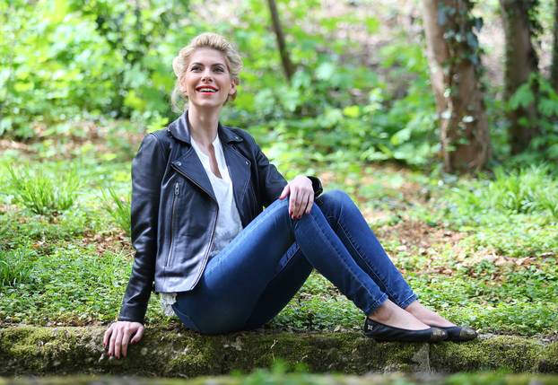 Glumica Jelena Per?in danas slavi 44. ro?endan 