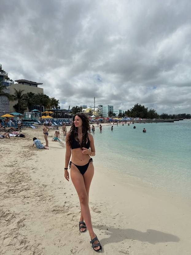 Sjećate se Martine iz Ljubav je na selu? Danas putuje svijetom i obožava pozirati u tangicama