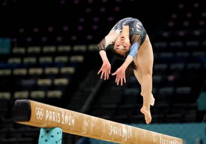 FOTO Gimnastičarke isprobale sprave uoči kvalifikacija. Jedna je posebno mamila uzdahe