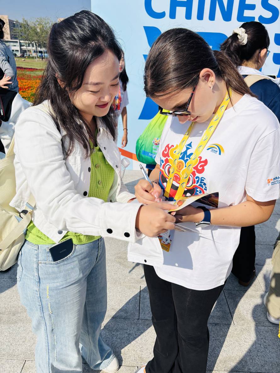 Samoborka (13) s kineskom dušom: Piše, slika, rastura kineski! 'Tako odmaram'