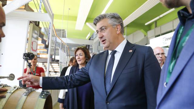 Poreč: Predsjednik Vlade Andrej Plenković obišao je Međunarodnu izložbu vina i vinske opreme "Vinistra"