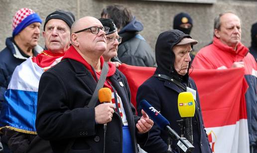 Desni&ccaron;ari na &ccaron;elu s Kelemincem pred Toma&scaron;evi&cacute;evim stanom urlali Thompsonove pjesme