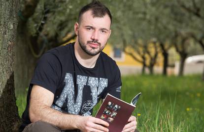 Farmer Zoran odglumio da se utapa ne bi li dobio poljubac