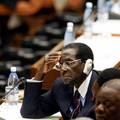 Mugabe držao krunicu i plakao dok je potpisivao svoju ostavku