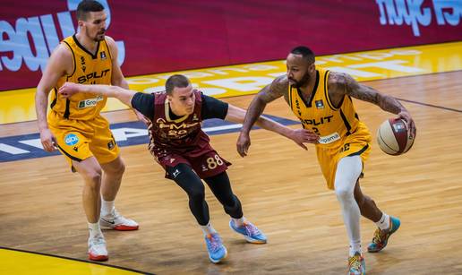 Srbin dizao tri prsta i provocirao publiku na Gripama. Vratio se, pa morao platiti novčanu kaznu