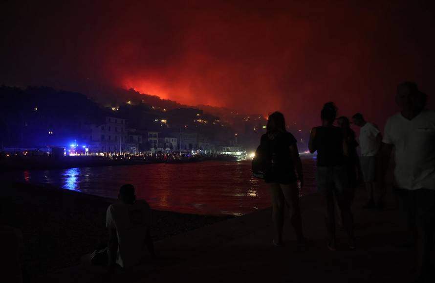 Omiš: Katastrofalna noć na požarištu kod Omiša.