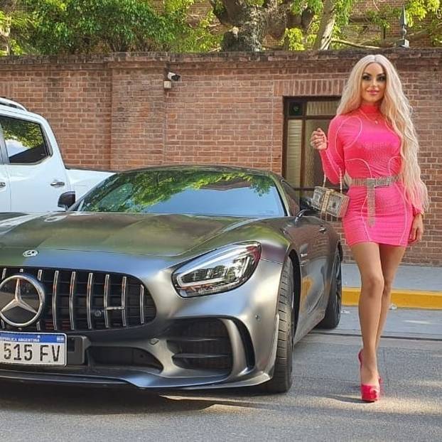 FOTO Ova mama je potrošila 85 tisuća eura da postane barbika: Evo kako je izgledala prije