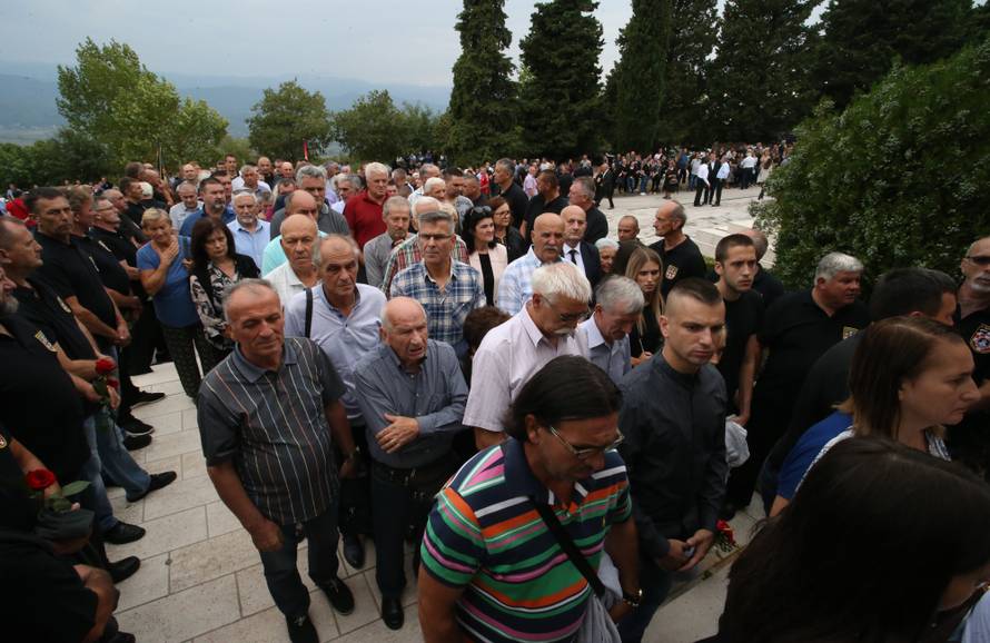 Imotska krajina oprostila se od svoga komodora Ivice Tolića
