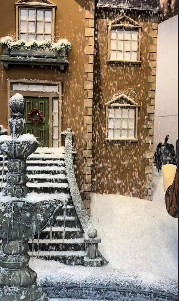 FOTO Šekoranjina blagdanska čarolija: Tihi dekor u izlozima i hotelima je pravi spektakl