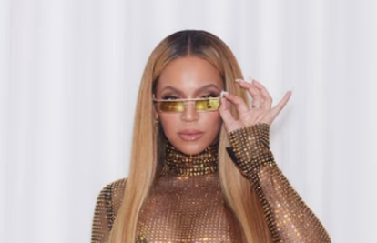 Bujna Beyonce otkrila obline u prozirnoj haljini bez grudnjaka