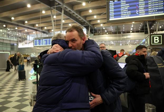 Billund: Rukometasi Hrvatske družili se s navijačima u zračnoj luci prije odlaska u Hrvatsku