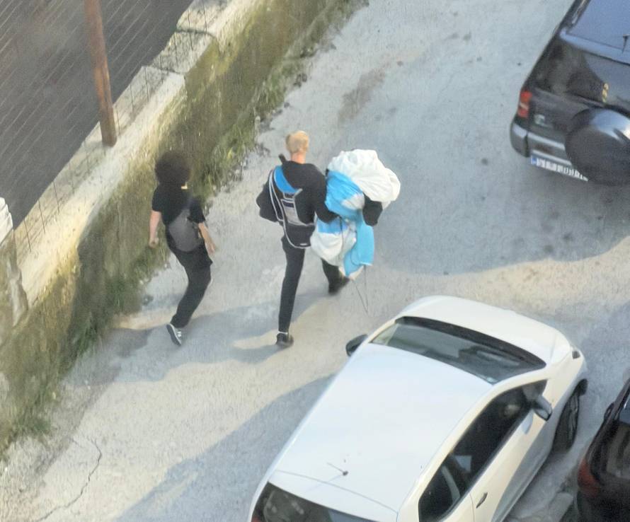 EKSKLUZIVNE FOTKE Netko je skočio s Dalmatia Towera u Splitu i sletio na krov auta!