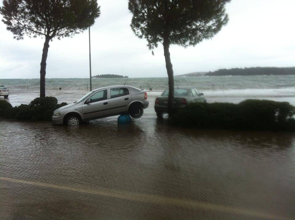 Olujni vjetar, kiša, poplave: Na udaru Istra i gradovi na obali