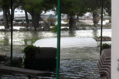 Šibenik: Jako jugo i plima poplavili Jadriju 