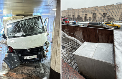 FOTO Majstore, tko di je dao vozačku? Kombijem je uletio u pothodnik u Moskvi i sve razbio