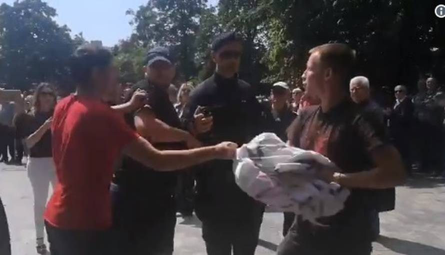 Incident na prosvjedu za koji Kajtazi kaže da je protiv Roma