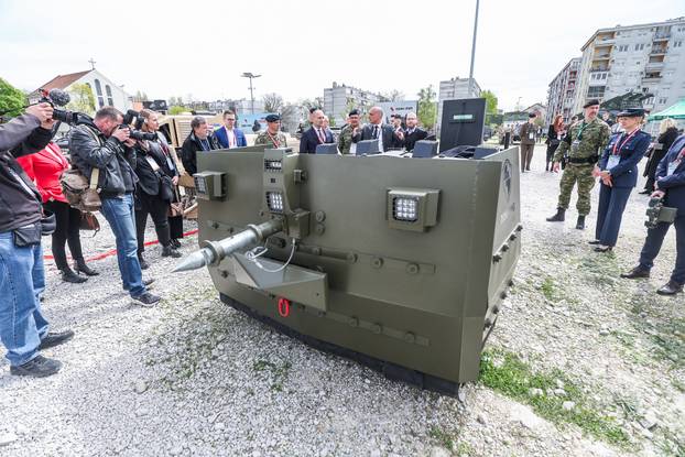 Zagreb: Obilazak Međunarodne izložbe naoružanja i vojne opreme ASDA u Areni zagreb