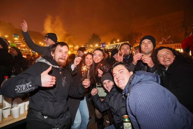 Zagreb: Davor Gobac na "Fuliranju" uveo okupljene u Novu 2025 godinu