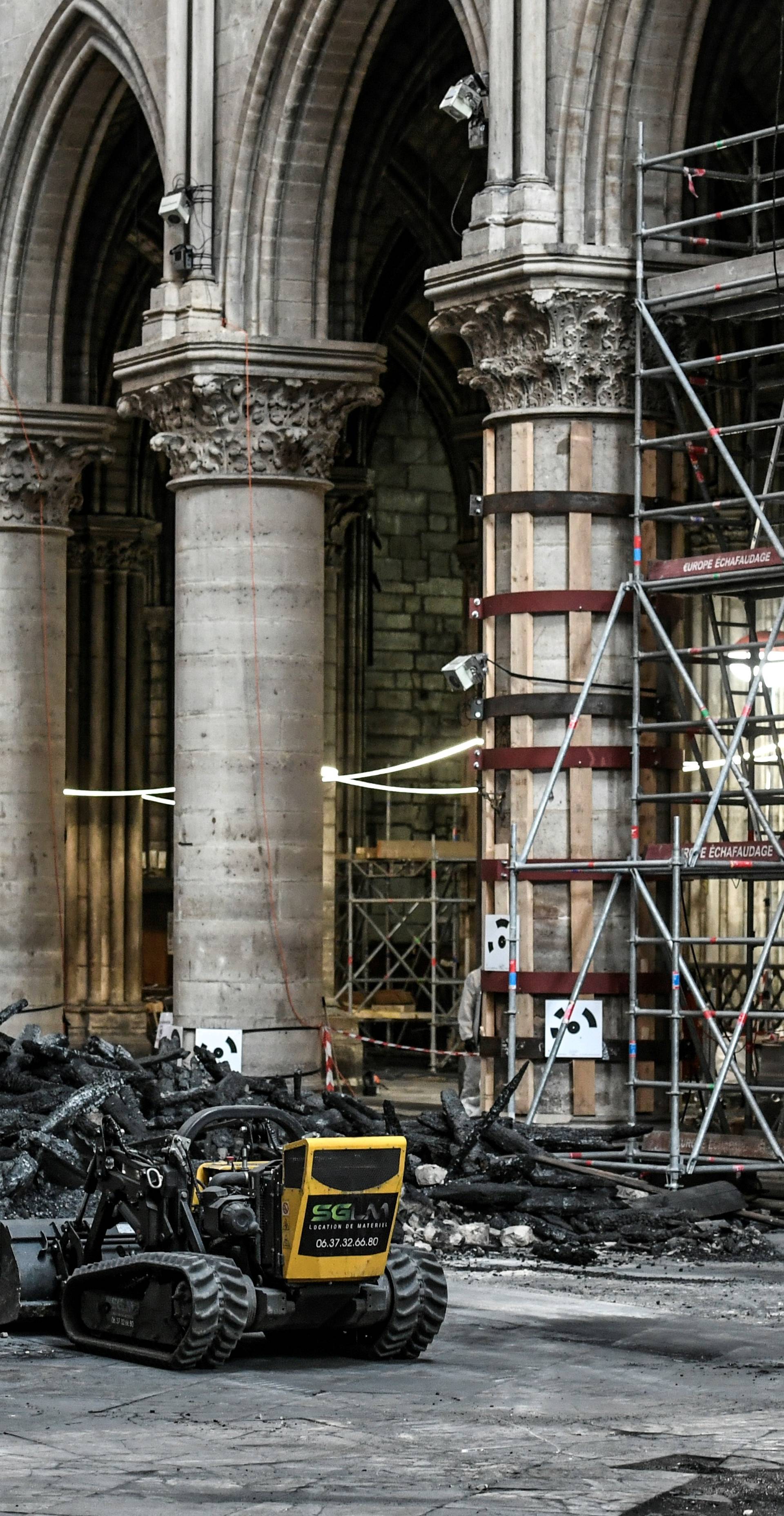 Sablasna praznina: Ništa neće baciti u obnovi Notre Damea