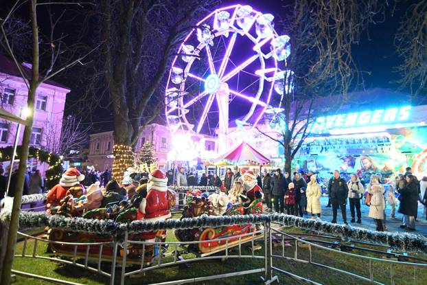 Bjelovar: Grad nikad ljepši u blagdanskom ruhu, a i advent je naraskošniji ikad
