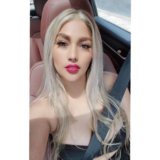 FOTO Ekvadorska voditeljica ne može zauzdati grudi u prijenosu