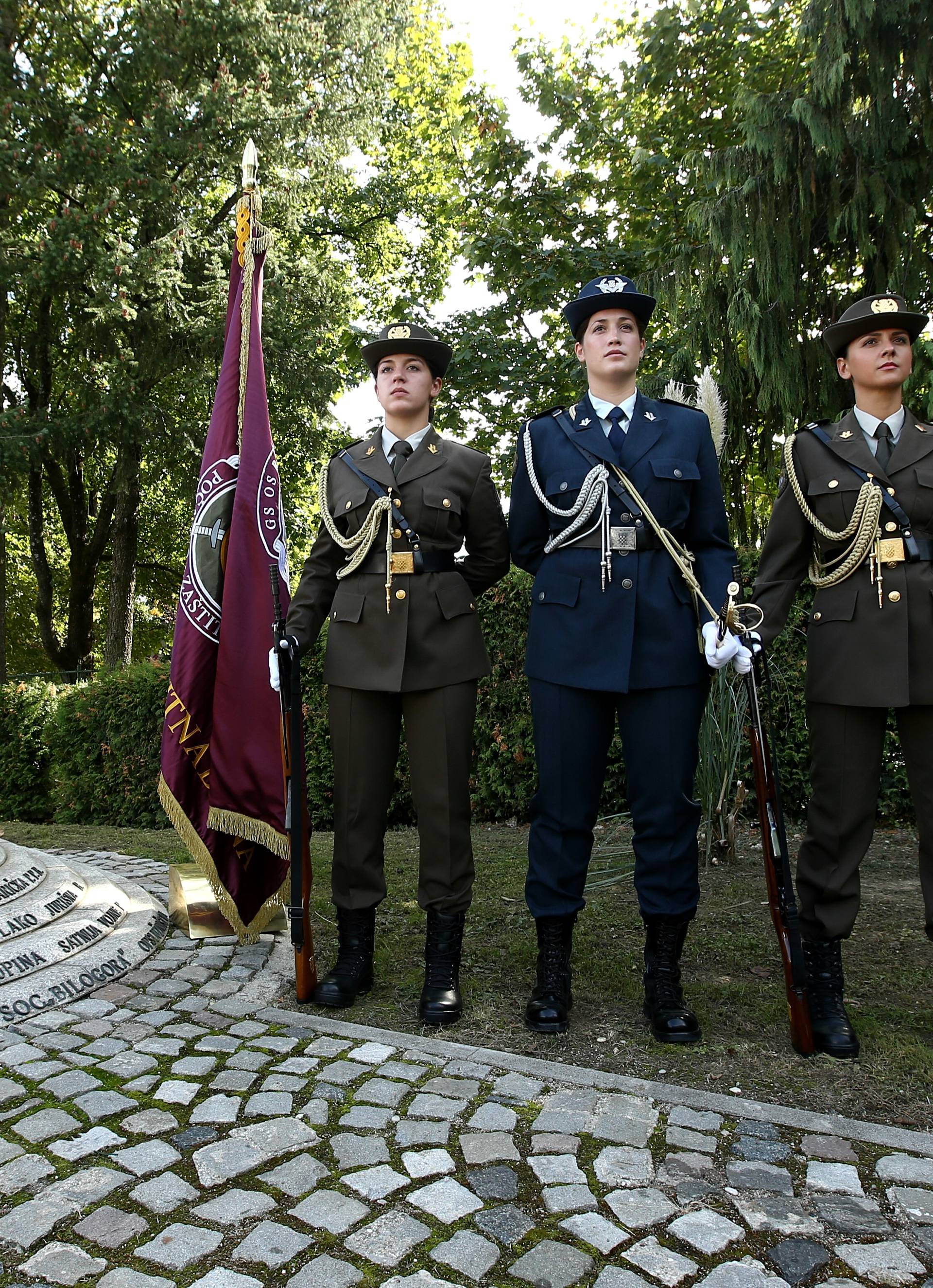 Kolindina garda: Tri vojnikinje prve žene u Počasnoj satniji