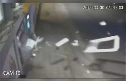 Sve je snimljeno: Evo kako su raznijeli bankomat u Karlovcu
