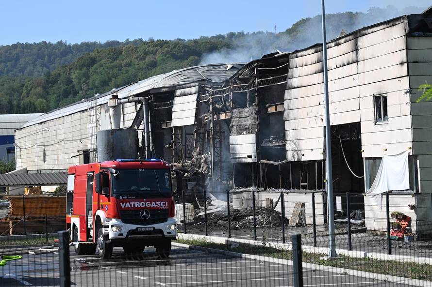 Požar u Karlovcu lokaliziran, građanima stiglo SRUUK upozorenje