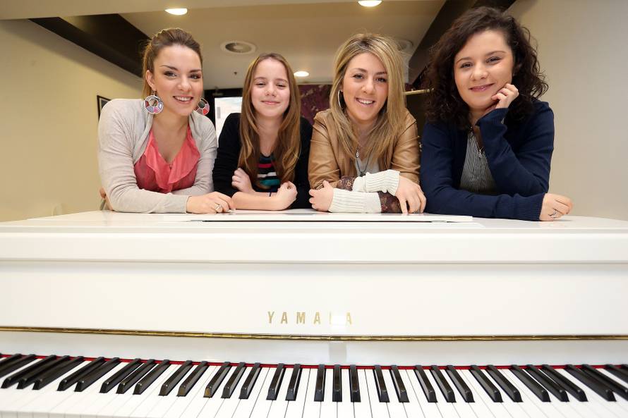 Zagreb: Glazbeno talentirane sestre Pali? bave se pjevanjem