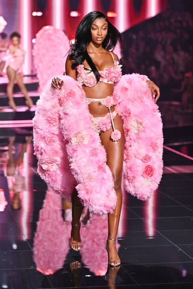APTOPIX 2025 Victoria's Secret Fashion Show - Show