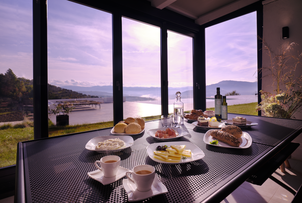 Ova istarska ljepotica među 1000 maslina ima pogled na jezero koji obara s nogu